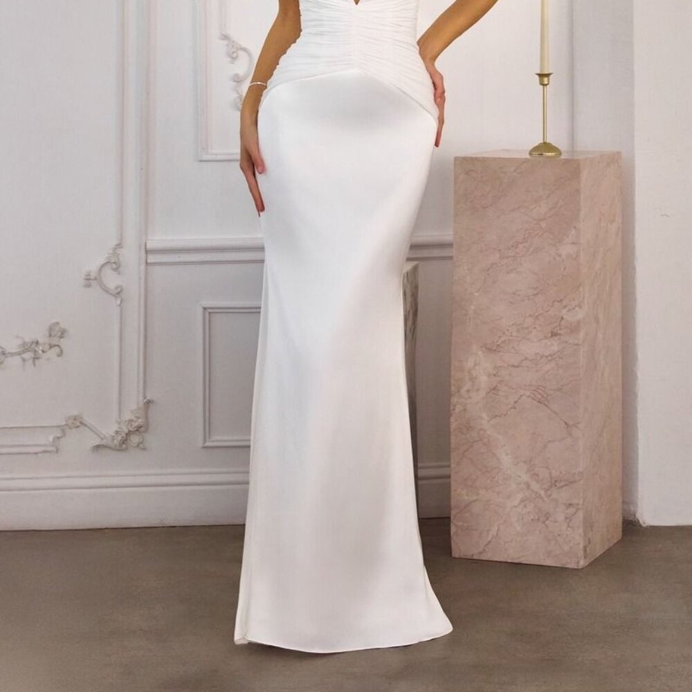 New Off White Sheath Bridal Gown w/ Halter Neckline & Ruched Waisltine CD T720W - Picture 6 of 9